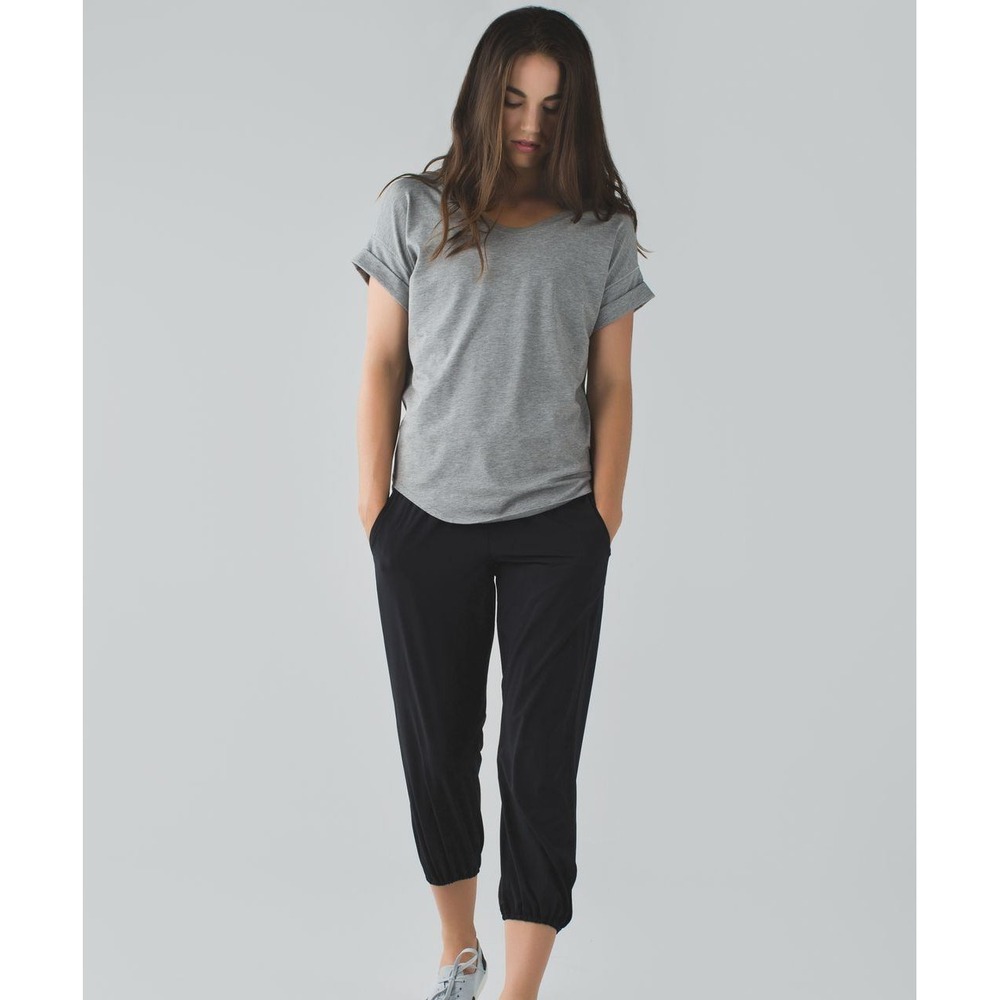 Lululemon Om Pant Black High Rise Relaxed Jogger Yoga Crop Womens Size 4